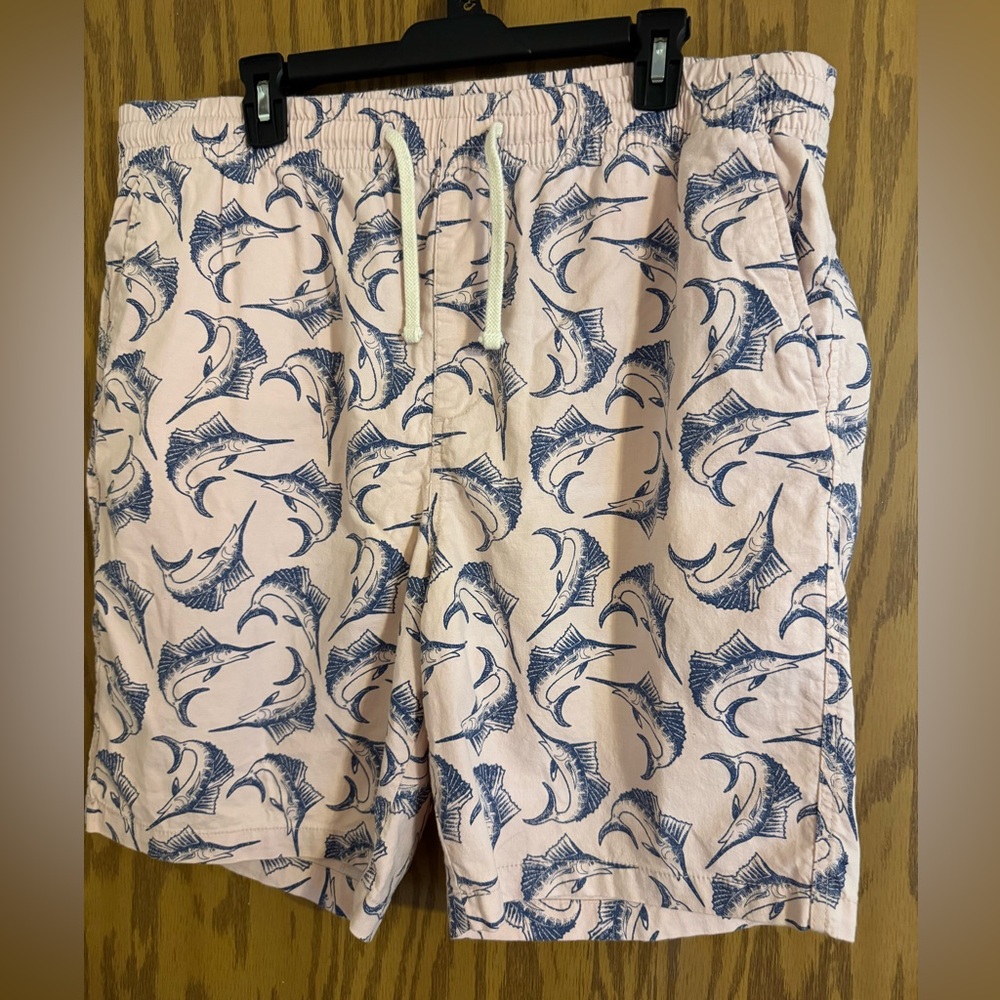 Old Navy Men's Shorts Size XL in Pink with Blue Marlin Pattern. Really Cute…